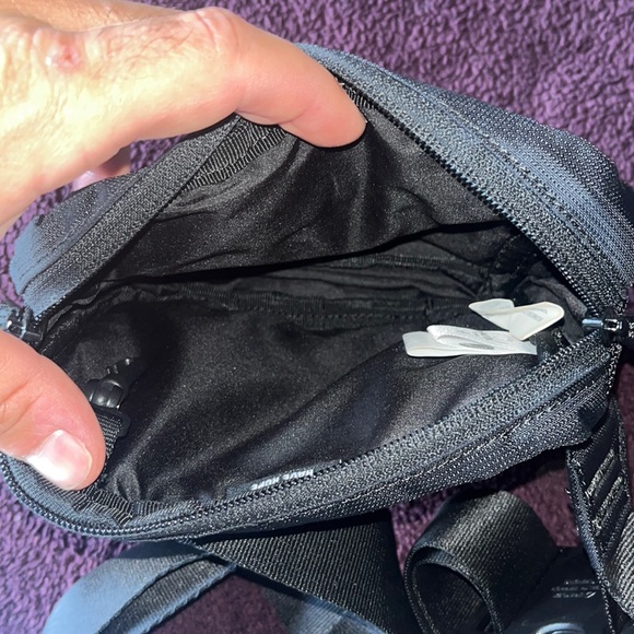 *NWOT* HERSCHEL SUPPLY CO. TOUR HIP PACK SMALL BLACK- UNISEX - Picture 5 of 8